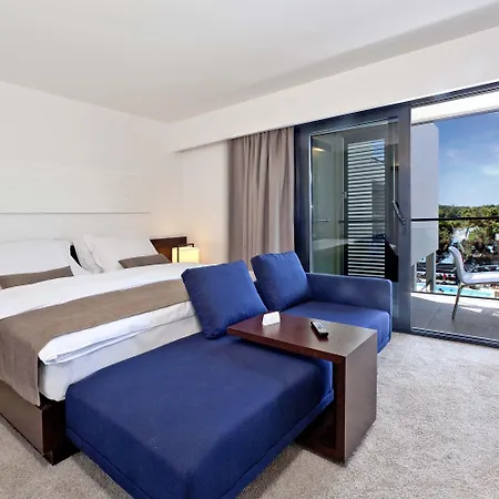 帕林提姆蓝色泻湖酒店 4*